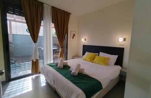 Migdal Apartment | Yalarent Magdala Apartments with Private Pool or Jacuzzi