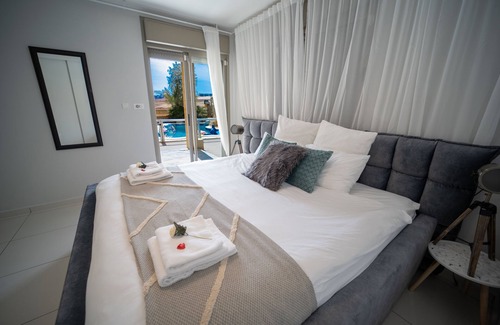 Eilat Villa | YalaRent Oasis Garden with private pool