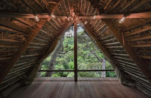 Higashi Hotel | Yambaru Wild Treehouse Kidzy