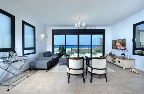 Shavei Zion Cabin | Yamim Suites On The Beach