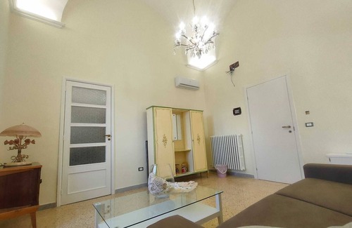 Novoli Apartment | "Yarns and Embroidery" suite with living room, private bathroom, garden and hydro bath