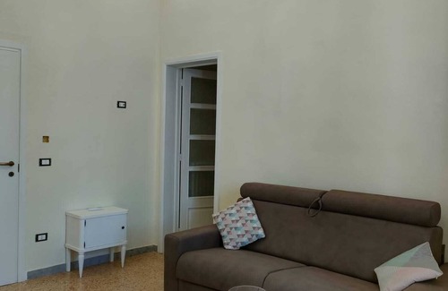 Novoli Apartment | "Yarns and Embroidery" suite with living room, private bathroom, garden and hydro bath