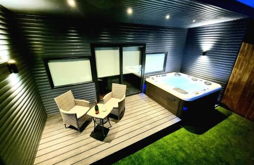 Lisburn Apartment | Yaseva Lodge, Stylish Country Retreat for 2, Hot Tub, Exceptional Views!