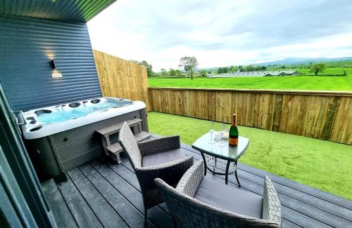 Lisburn Apartment | Yaseva Lodge, Stylish Country Retreat for 2, Hot Tub, Exceptional Views!