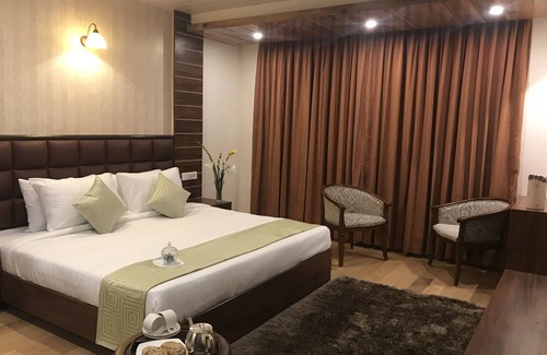Darjeeling Hotel | Yashshree Jai Hotel & Banquet