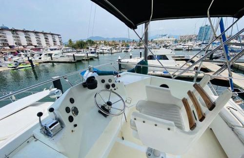 Marina Vallarta Boat Rental | Yate aymar