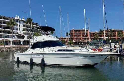 Marina Vallarta Boat Rental | Yate aymar