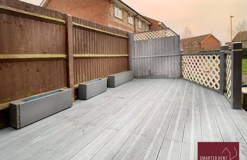 Yateley Apartment | Yateley - Spacious 2 Bedroom House