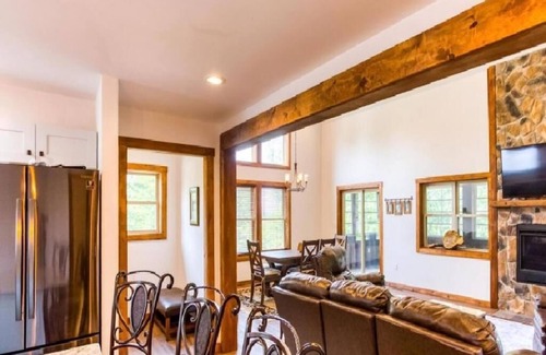 McHenry House | Year round fun and relaxationn5 min to slopes 15 min to the beach and golf