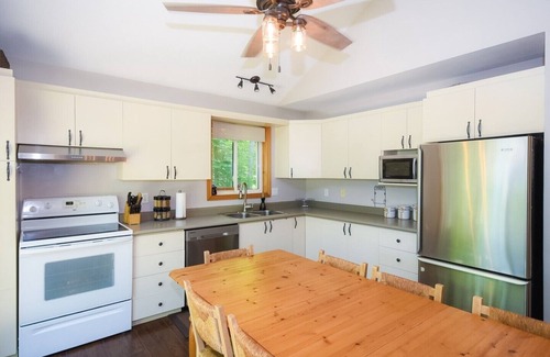Northfield Cottage | Year round waterfront retreat for rent on a beautiful lake - 4 bedrooms