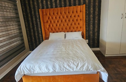 Emfuleni Bed & Breakfast | YELLO GUEST HOUSE CE2