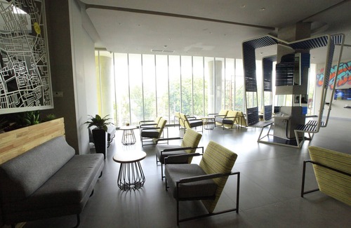 Surabaya Hotel | YELLO Hotel Jemursari Surabaya