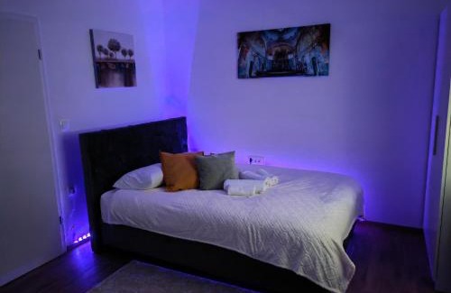 Ljubljana Apartment | YELLOW APARTMENT WITH FREE PARKING