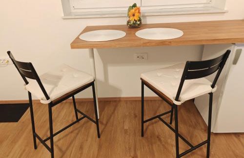 Ljubljana Apartment | YELLOW APARTMENT WITH FREE PARKING