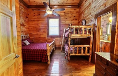 Counce House | Yellow Box at Pickwick 3 bedroom, bonus game room