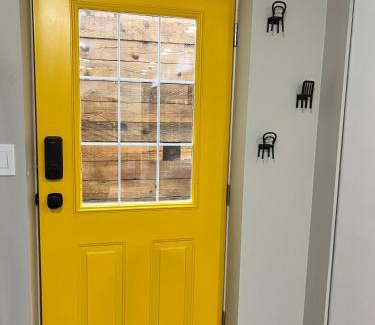 Campbell River House | Yellow Door Suite