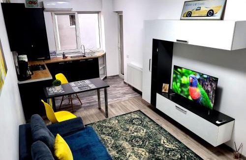 Sector 4 Apartment | Yellow House Luxury Berceni