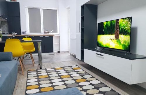 Sector 4 Apartment | Yellow House Luxury Berceni