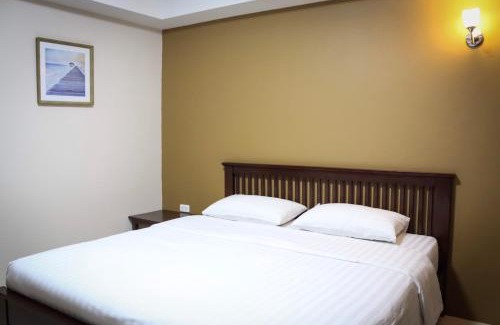 Rayong Bed & Breakfast | Yellow House Rayong