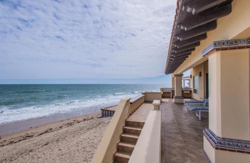Las Conchas Villa | Yellow Rose