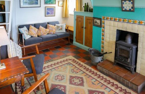 Trefor House | Yellow - Uk43117