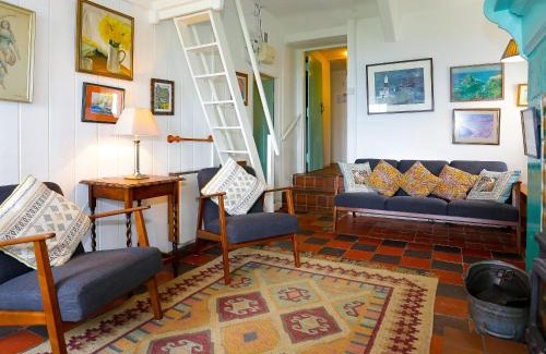 Trefor House | Yellow - Uk43117