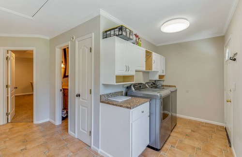 Cullman House | Yellowhammer Hill: 5 BR, 3.5 BA in Cullman, Sleeps 17
