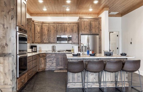 Island Park Cabin | Yellowstone Modern Mountain View,Hot tub,Foosball,Fire Pit, 25min to Yellowstone