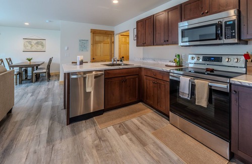 Gardiner Apartment | Yellowstone Retreat Rentals U2: two blocks from Yellowstone!