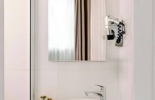 Cannes City Centre Hotel | Yelo Belle Epoque Hotel Centre Ville, Sonder Hotel by Marriott Bonvoy