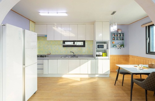 Suwon House | Yeongheungdo Blue Story Pension