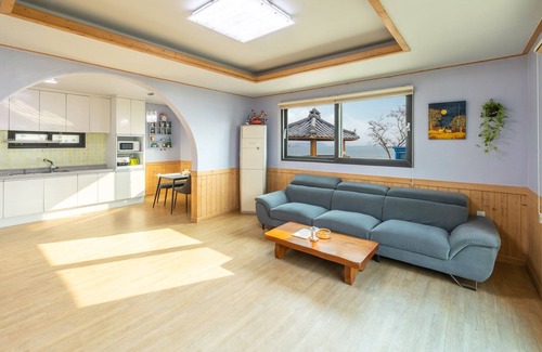 Suwon House | Yeongheungdo Blue Story Pension
