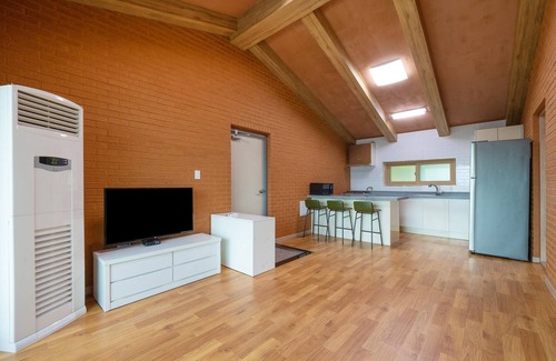 Suwon House | Yeongheungdo J Pension