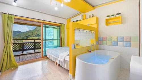 Yeongwol House | Yeongwol gangeulpumeunsoo pension