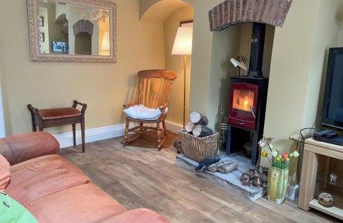 Holymoorside House | Yew Tree Cottage