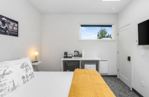 North Queen Anne House | Yoda's Swamp Suite