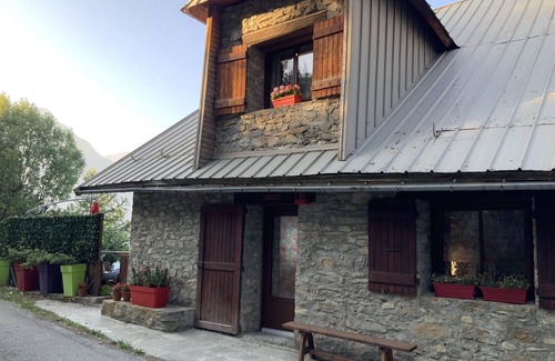 Chateauroux-les-Alpes Apartment | Yoga, hiking, climbing, mountain biking from the Balcons de la Durance. Triathlon 10 km