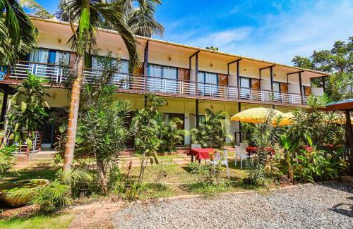 Morjim Hotel | YogiTree Beach Resort & Cafe - 100m from Morjim Beach