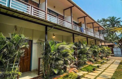 Morjim Hotel | YogiTree Beach Resort & Cafe - 100m from Morjim Beach