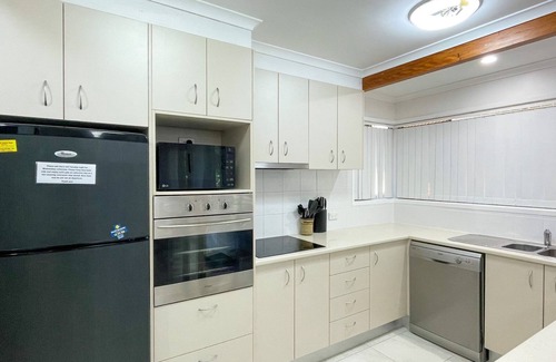 Traviston House | Yolanda - Burrum Heads- Beachfront - 3BR- Aircon