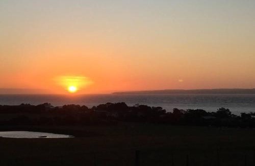 Ventnor House | YOLO- Beach-house views, near penguins, nbn!