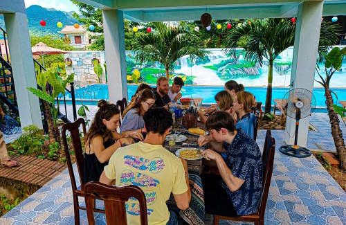 Son Trach Bed & Breakfast | Yolo Riverside Villas & Restaurant