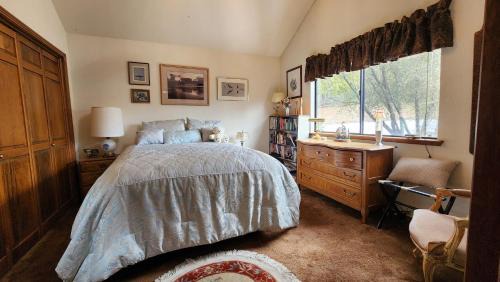 Oakhurst Cabin | Yosemite Mountain Retreat