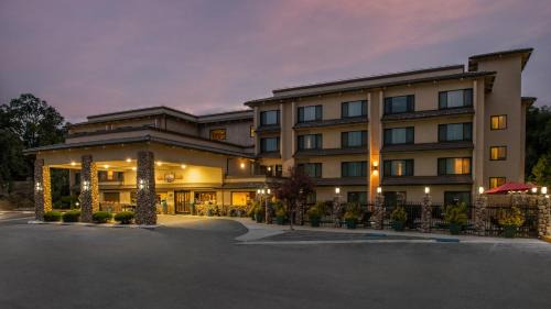 Oakhurst Hotel | Yosemite Southgate Hotel & Suites