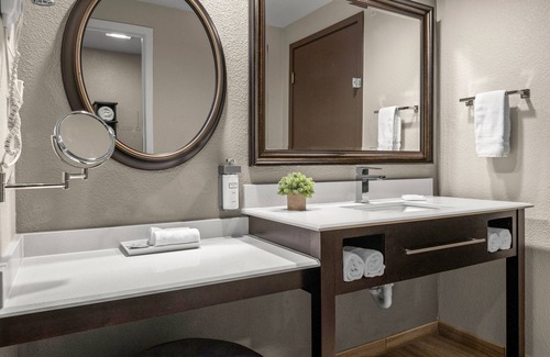 Oakhurst Hotel | Yosemite Southgate Hotel & Suites