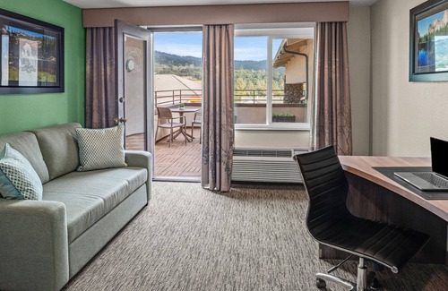 Oakhurst Hotel | Yosemite Southgate Hotel & Suites