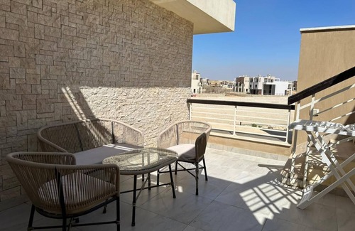 6th of October City Apartment | You can learn more about Egyptian culture and visit the pyramids in ten minutes.