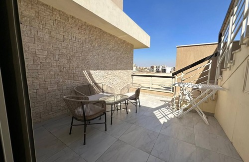 6th of October City Apartment | You can learn more about Egyptian culture and visit the pyramids in ten minutes.