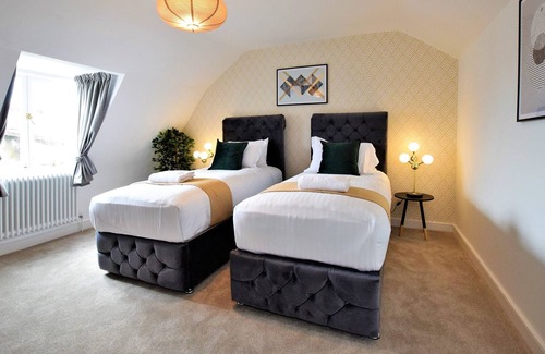 Clifton Apartment | Your Apartment Fredrick Place - No 6