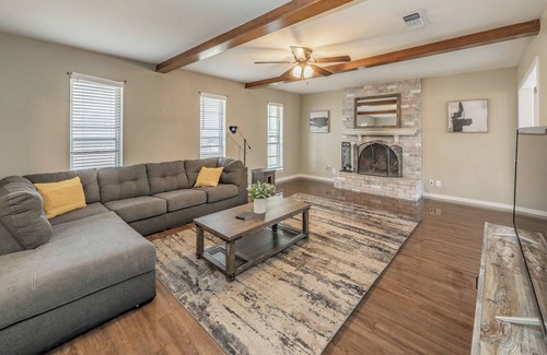 Sherman House | Your Charming Texas Retreat!